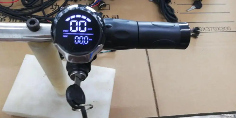 

speedometer/lcd display 24v36v48v60v+lock/key+rolling grips throttle accelerator electric scooter bicycle MTB tricycle diy part