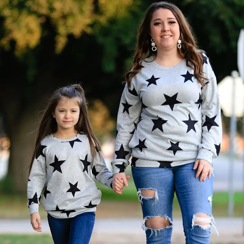 Langarm-Mutter-Tochter-Familien-passendes Herbst-T-Shirt mit O-Ausschnitt und Sternen