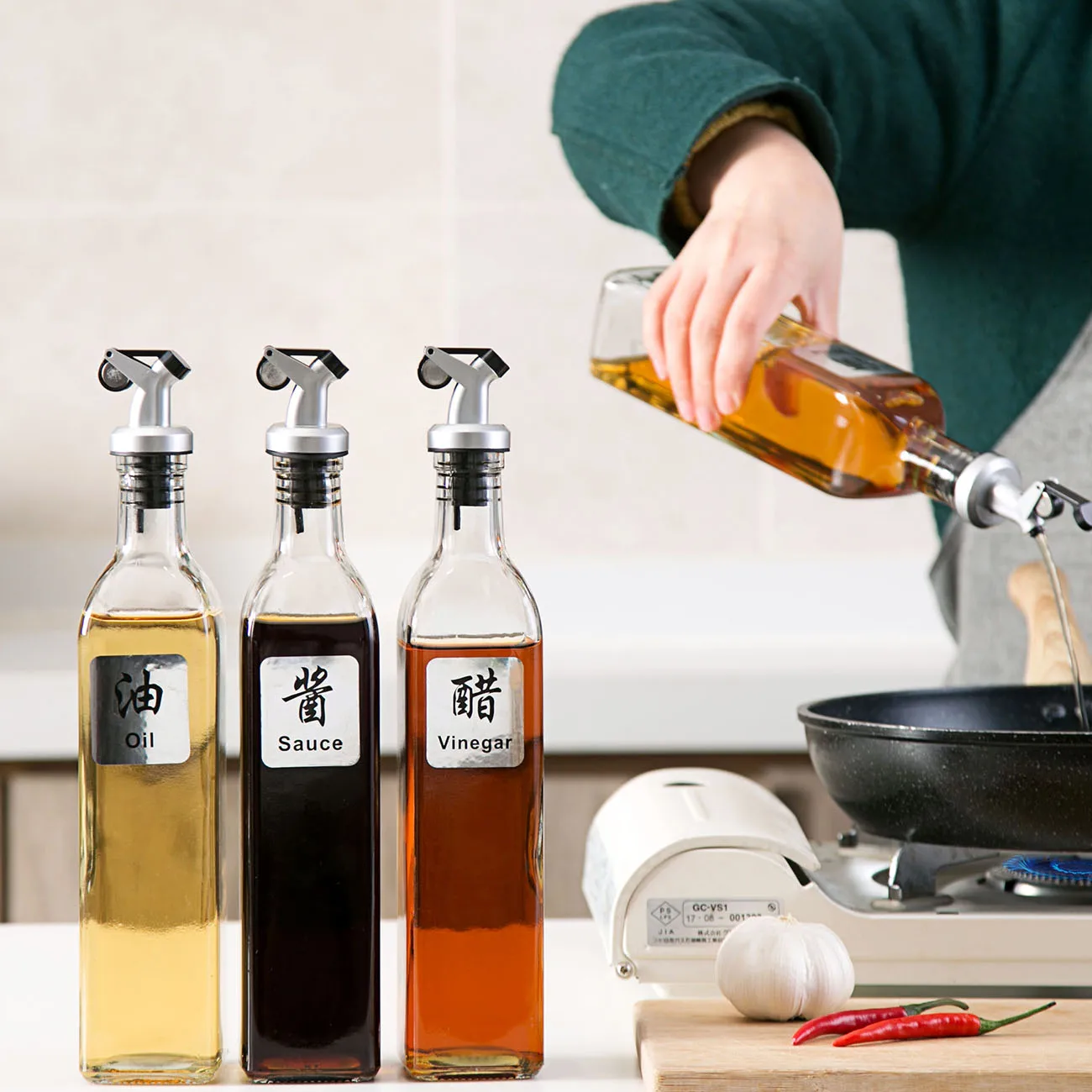 オイルスプレーボトル オイルディスペンサー 噴霧器 調理器具 キッチン オイルスプレー オイル 酢 醤油 品質が完璧