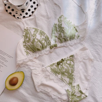 

Vanilla Embroidered Underwear Women's Ultra-thin Sexy Lace Triangle Cup Bra with Panties Gathering Sweet Retro Cotton Lingerie