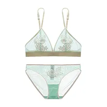 Нижнее белье весна и лето тонкие удобные треугольные чашки беспроводной комплект нижнего белья бюстгальтер bralett