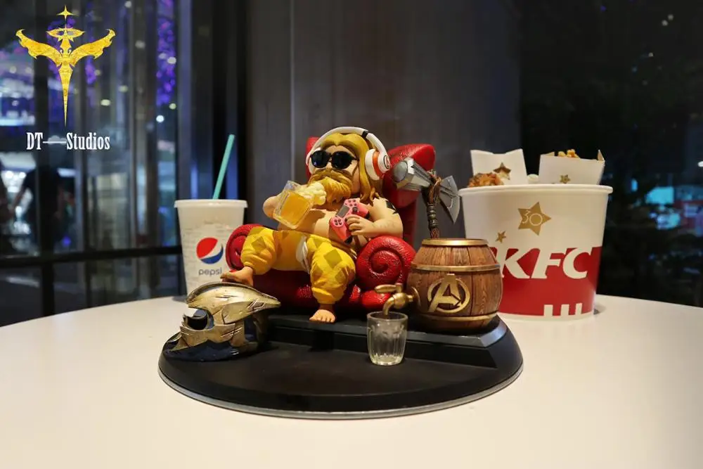 The Avenger Fat Thor On Sofa статуя окрашенная модель Q версия DT Studios|Игровые фигурки и