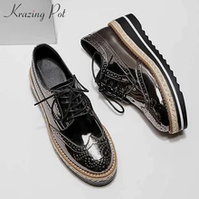Krazing pot/классические туфли с перфорацией типа «броги»; лакированная кожа; круглый носок; средний каблук; толстая подошва; женские модные весенние туфли-лодочки на шнуровке; L00