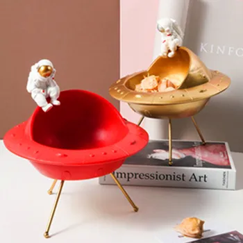 

Creative Astronaut Spaceship Porch Key Storage Ornaments Nordic Astronaut Snacks Dried Fruit Tray Home Decor Gift X5353