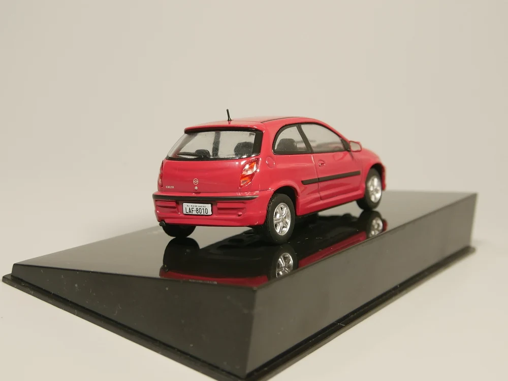IX O 1:43 Chevrolet Celta 1,0 2000 бутик сплава игрушки для детей Детские игрушки модель оригинальной упаковки
