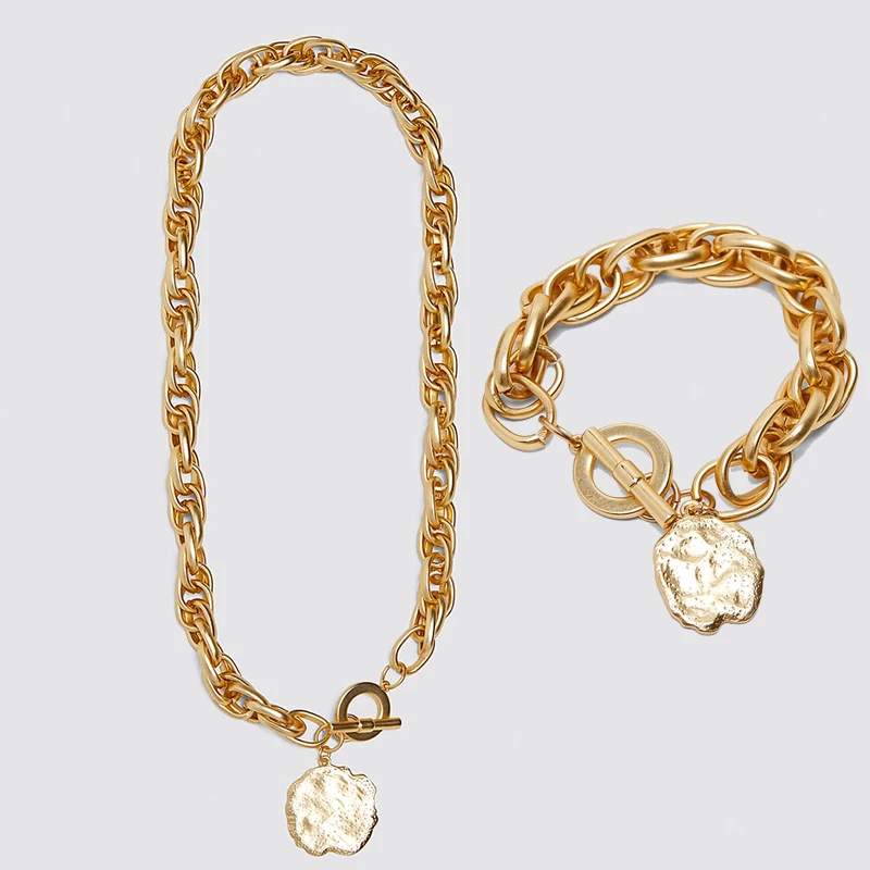

Dvacaman Newly Charm Gold Color Link Necklace for Women Vintage Badge Circle Pendant Necklace Party Fashion Jewelry Accessories