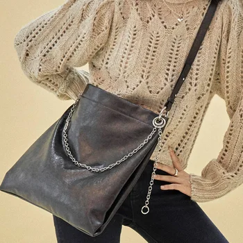 

Simple Large Capacity Tote Bag 2020 Autumn Winter Korean Design New Personalized Chain Shopping Bag Women For Travel QGDL