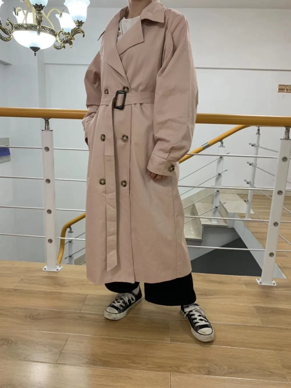 Корейская негабаритная темпераментная верхняя одежда женское зимнее пальто Теплый прочный фонарь рукав праздник длинное колено свободная черная ветровка