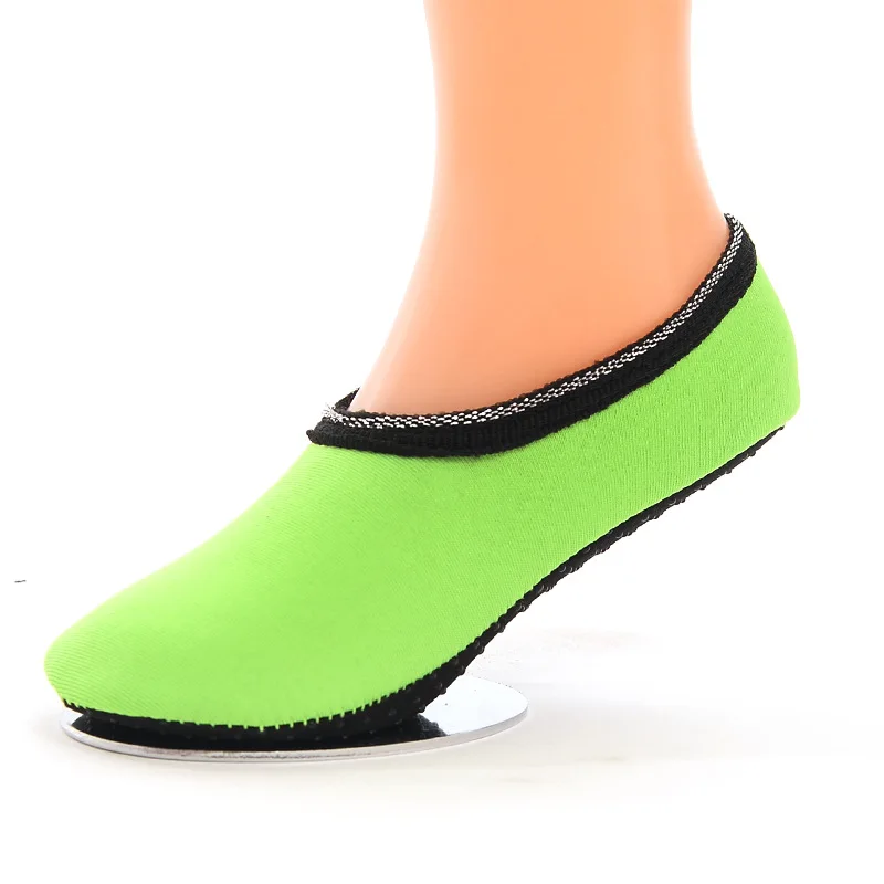 Модные носки для маленьких мальчиков и девочек; Резиновые Нескользящие носки-тапочки; Детские однотонные зимние осенние Носки с рисунком; плотная теплая обувь - Цвет: green