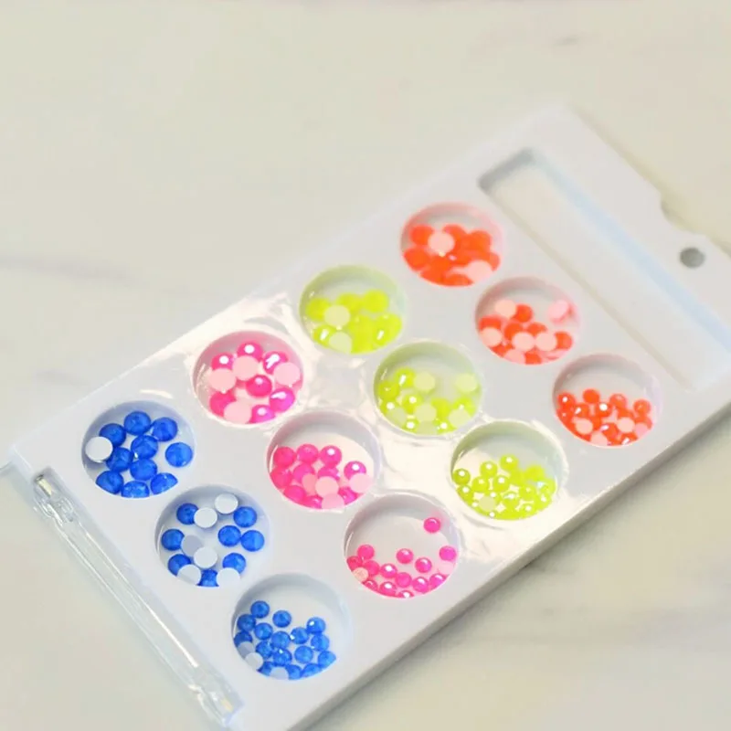 

Nail Rhinestone Tray Crystal Gems Storage Container Dish Plastic Salon Manicure Decor Tools