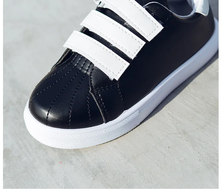 Детские кроссовки из искусственной кожи на плоской подошве; Черная Спортивная обувь для студентов; обувь для девочек и мальчиков с круглым носком; теннисная обувь для отдыха; винтажная модельная обувь