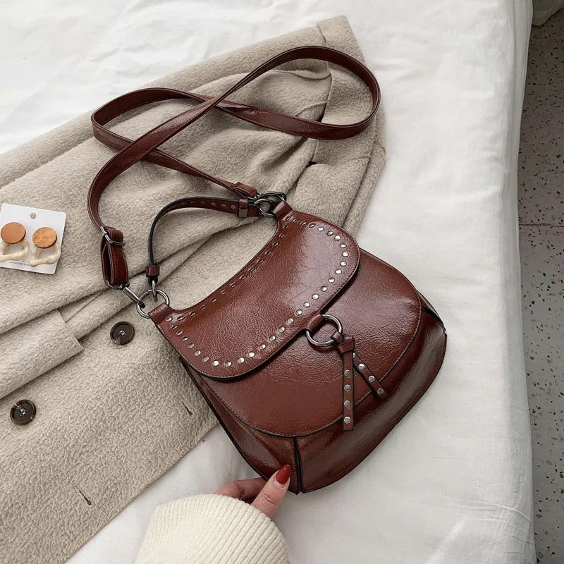 

Vintage Saddle bag Rivets Handbags Women Crossbody Bags 2020 New Ladies Designer Shoulder Messenger Bags Totes Female Purses