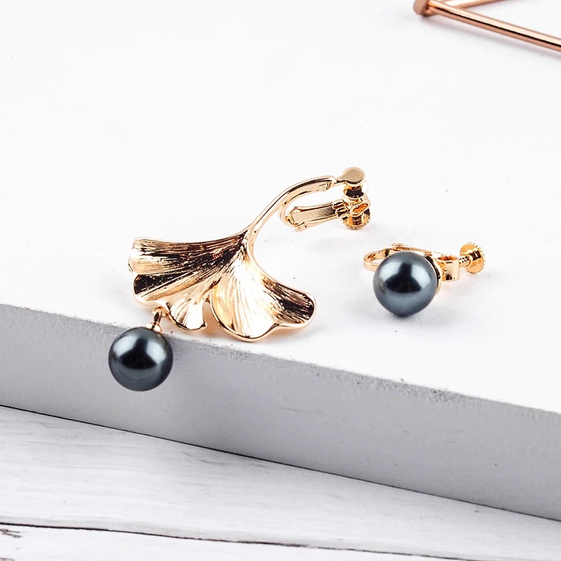 

Ginkgo Leaf Gold Color Asymmetric Clip Earrings Imitation Pearl For No Ear Hole Earrings For Women Fashion Jewelry
