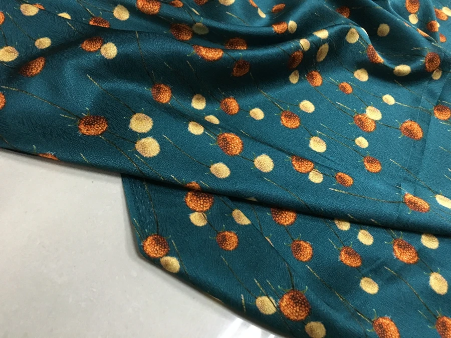 Шелковой ткани с мелким эдельвейсом печать на зеленом дне 19 мм эластичный шелк, тутового атласа и атласная ткань