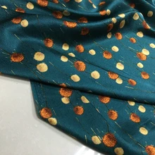 Шелковой ткани с мелким эдельвейсом печать на зеленом дне 19 мм эластичный шелк, тутового атласа и атласная ткань