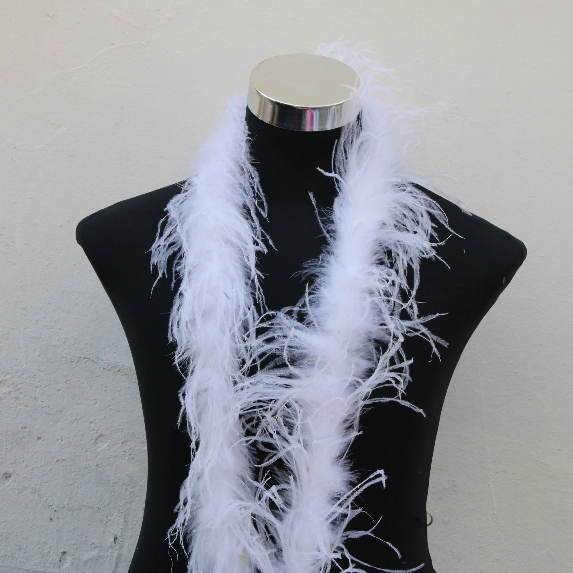 

High Quality 10 Meter/lot Fluffy white Ostrich Feather Boa for dress decoration accessories plume DIY Feathers For Crafts