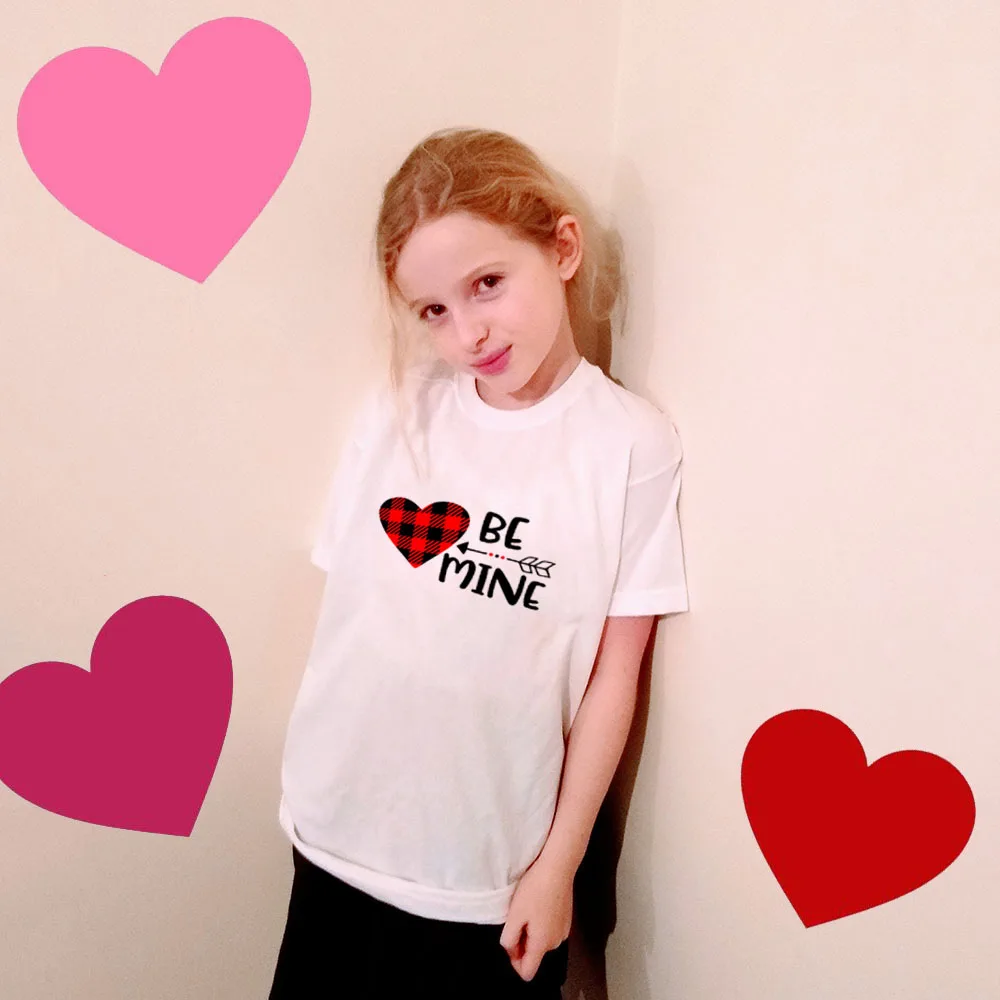 Детская футболка на День святого Валентина рубашки Be Mine клетчатые рубашки с сердечками на День святого Валентина футболка с короткими рукавами и рисунком стрелы для маленьких мальчиков и девочек