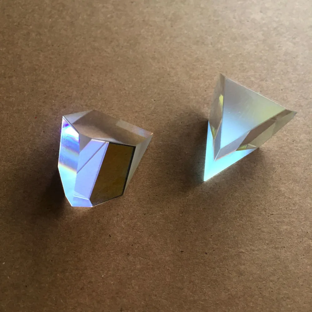 Фотография радужного зеркала Mitsubishi от Prow Prism с полукрышей из оптического стекла и