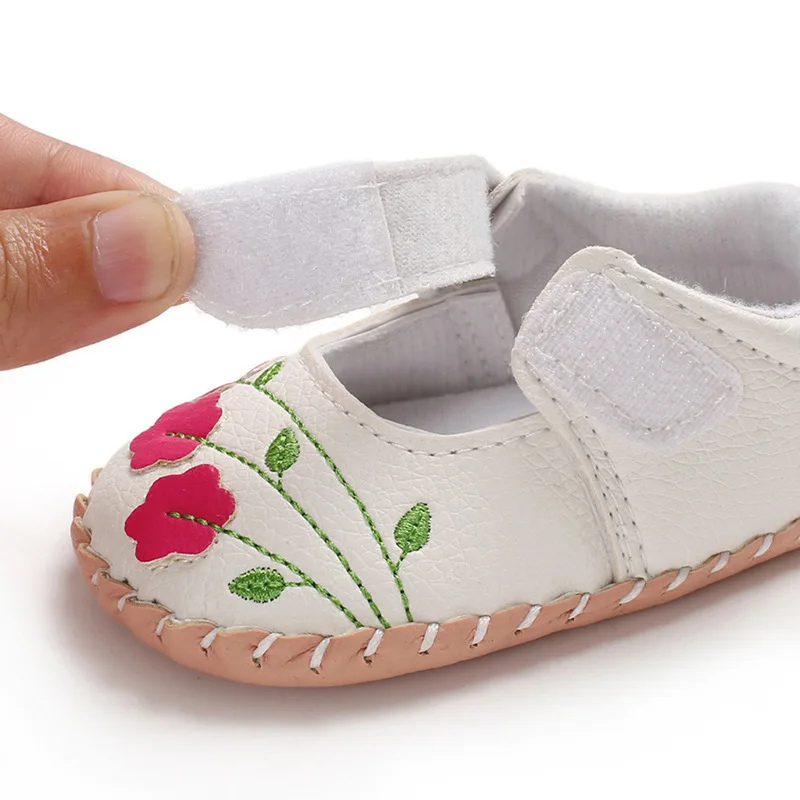 Baby Girl Shoes Newborn Toddler Boy Soft Handmade Rubber Sole Embroidered Flower Infant First Walkers Princess Baby Crib Shoes 2