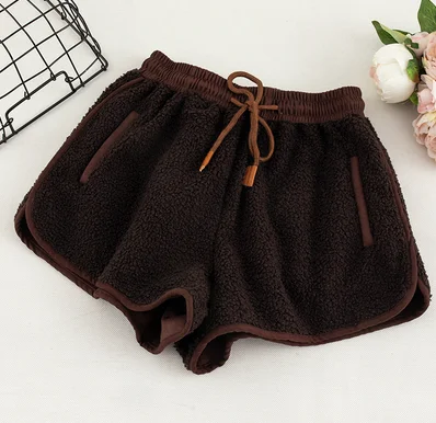 coffee color shorts MUMUZI, широкие шорты, Осень-зима, женская мода, высокая талия, овчина, шорты для девушек, тонкая талия, шорты с карманами - Цвет: coffee color shorts