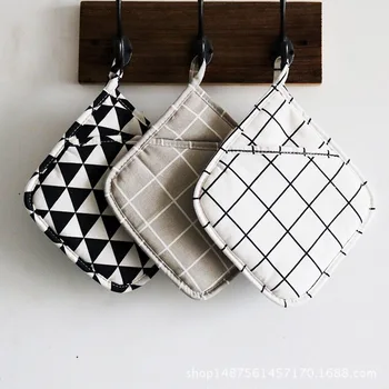 

Zakka Cotton Linen Geometry Fabric Plate and Bowl Cup Pot Holders Thickened Double Layer Heat Resistant Insulation Mat Oven Bake