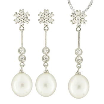 

Set in sterling silver 925mls. With crimping in zircons high quality and cultured pearl in freshwater 8mm.