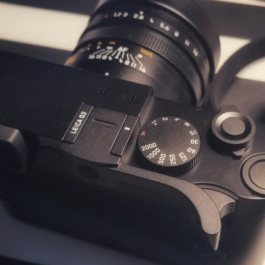  Leica Q2 Q Typ 116 Black Red (5)