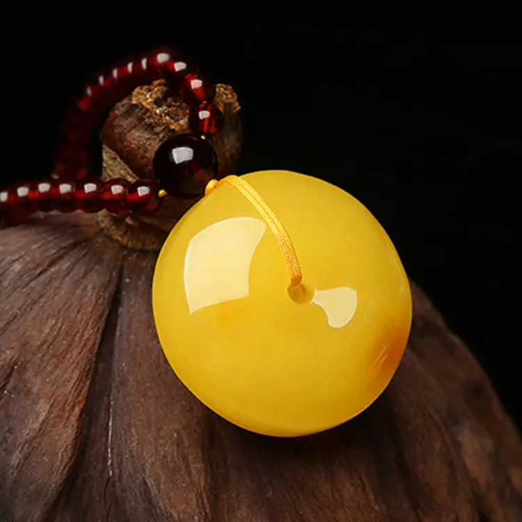 

Hot Selling Natural Yellow Safety Buckle Pendant Charm Jewellery Women's Hand-Carved Necklace for Women Men Fashion Accessories