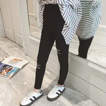 Детская одежда; брюки для девочек; Новинка года; стильные осенние модные повседневные брюки с дырками; обтягивающие леггинсы для мальчиков в Корейском стиле