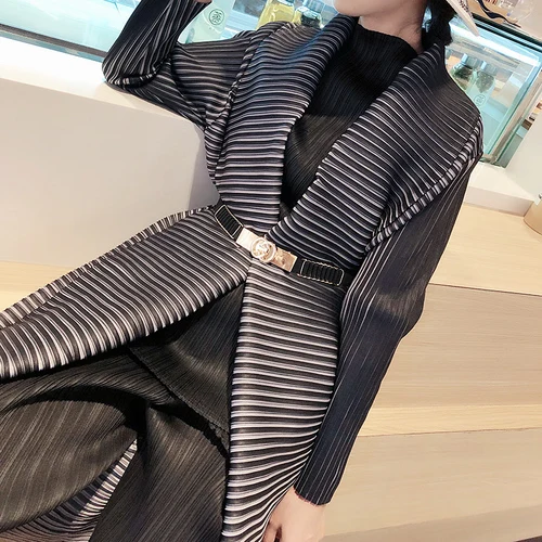 Black Miyake плиссированный шарф воротник Тренч винтажный Однотонный Регулируемый пояс с широкой талией открытый стежок длинное пальто японский стиль осень женский - Цвет: Black