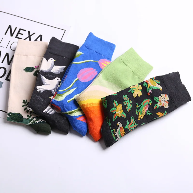 

2020 Europe US tide brand socks men Personality graffiti contrast color flower and bird figure cotton socks men's long sock