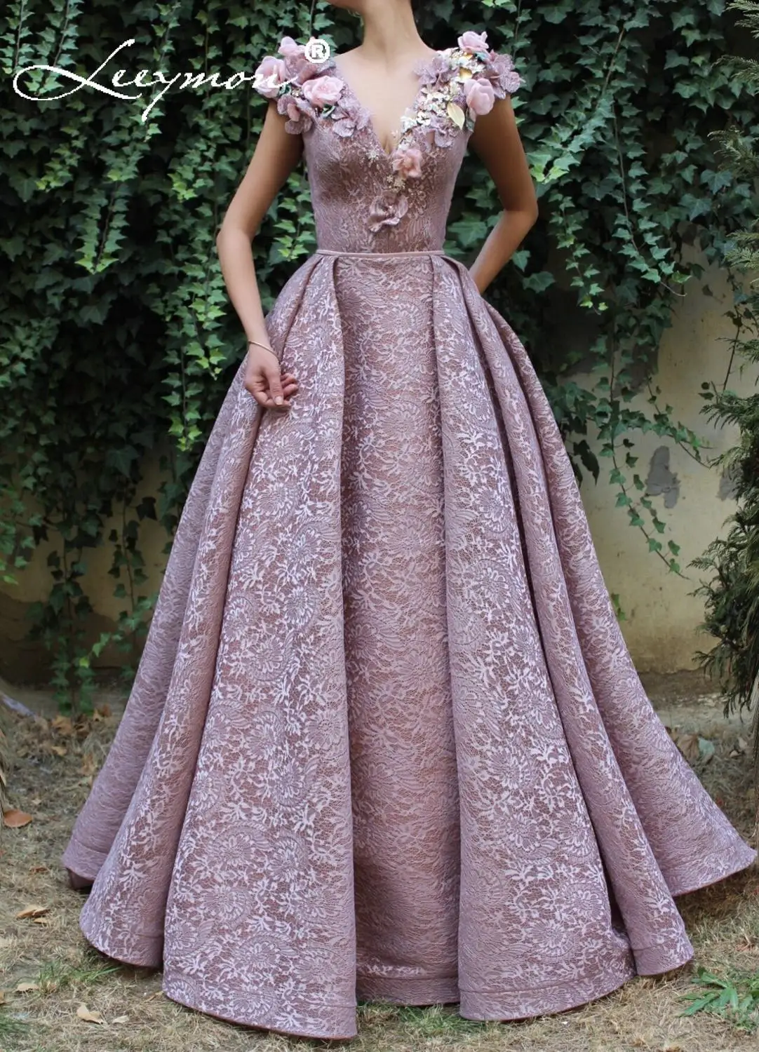 

A Line Lace Evening Dresses Handmade Flowers Pearls Beaded Evening Gowns 2019 New