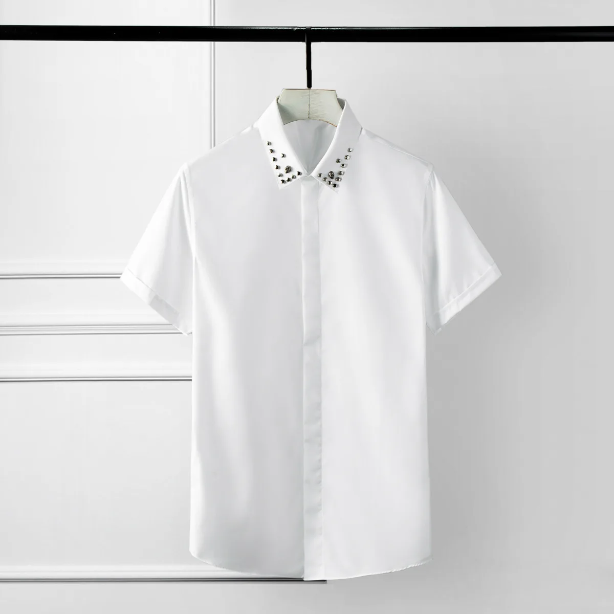 

Luxury Skull Rivet Solid Color Short Sleeve Mens Dress Shirts Plus Size 4xl Party Night Club Slim Shirt Man