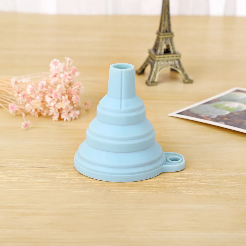 Green1 Creative household liquid dispensing funnel Home Mini folding telescopic long neck funnel Kitchen Tools - Цвет: Green1