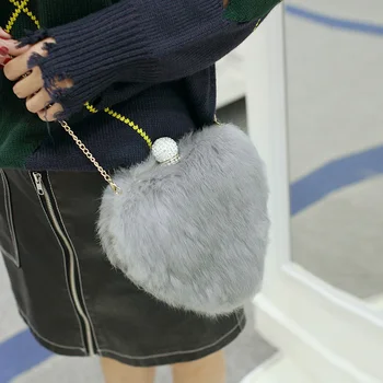 

Women Evening Bag Heart Shape Box Luxury Lady Clutch Fuzzy Wuzzy Warm Purse Ladies Shoulder Clutch Bags for Women 2019 Winter