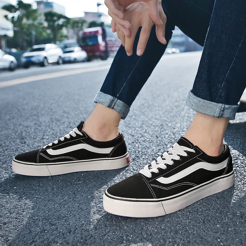 Zapatos informales de lona para hombre, zapatillas planas clásicas transpirables, a la moda, novedad de Verano de 2020
