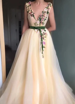 

Elegant Muslim Evening Dresses 2019 A-line Deep V-neck Tulle Embroidery Islamic Dubai Saudi Arabia Long Evening Gown Prom