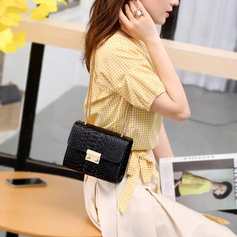 

Chain WOMEN'S Bag New Style Crocodile Pattern Lock Shoulder WOMEN'S Bag Bag Western Style Textured Simple Square Sling Bag
