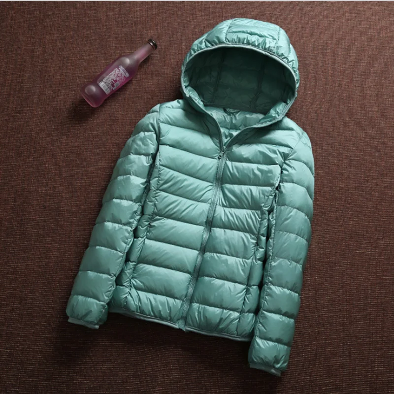 Женский короткий пуховик из хлопка универсальный теплый однотонный красного и