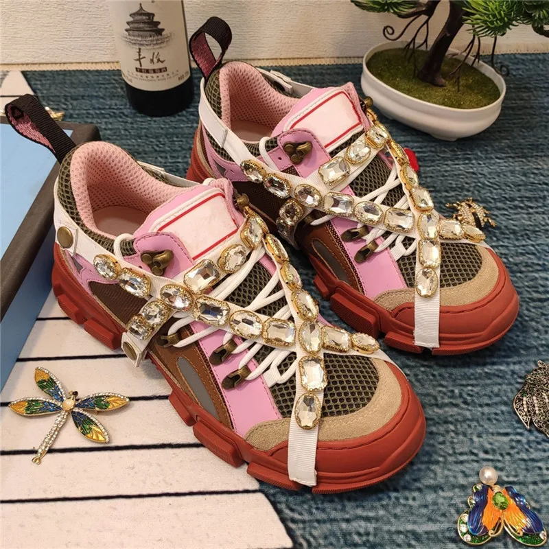 Роскошная женская обувь со стразами; повседневная обувь на толстой подошве с перекрестной шнуровкой; женские кроссовки с круглым носком, украшенные кристаллами - Цвет: Pink