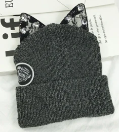 Gray Женские зимние осенние Вязаные Шапочки черные эластичные теплые головные уборы для дам кружева со стразами милые кошачьи уши вязаные Skullies Rihanna - Цвет: Gray
