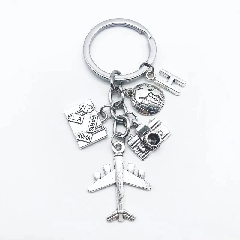 

26-letter New Tour Around The World Aircraft Key Chain To The Earth Camera Small Pendant Keychain Commemorative Gift