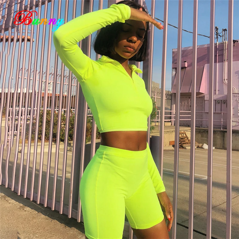 New Female Fluorescence Fitness Two Pieces Sets 2019 Autumn Full Sleeve Zipper Turtleneck Tops And High Waist Shorts Suits | Женская