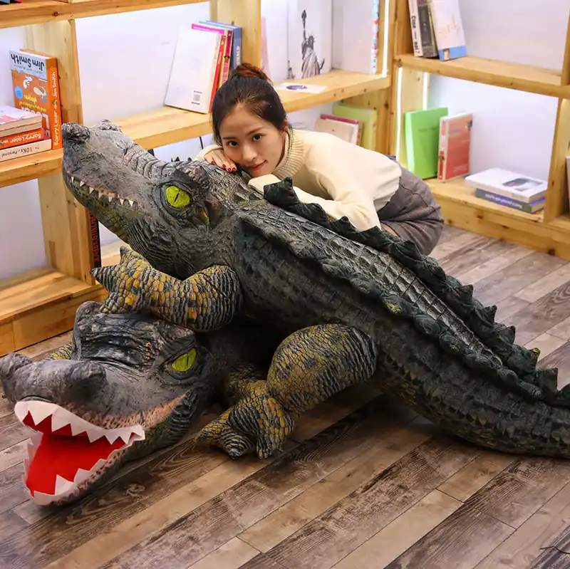 cocodrilo de peluche