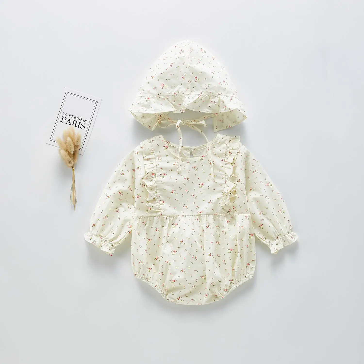 Одежда для маленьких девочек 1-3 лет; боди для девочек; сезон весна; Модный хлопковый боди с длинными рукавами и цветочным принтом+ шапочка; комбинезон для малышей - Цвет: B20H04beige