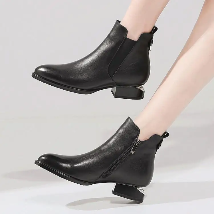 

In the spring and autumn winter thick with low female short tube with 3 cm short boots Martin single head layer cowhide boots