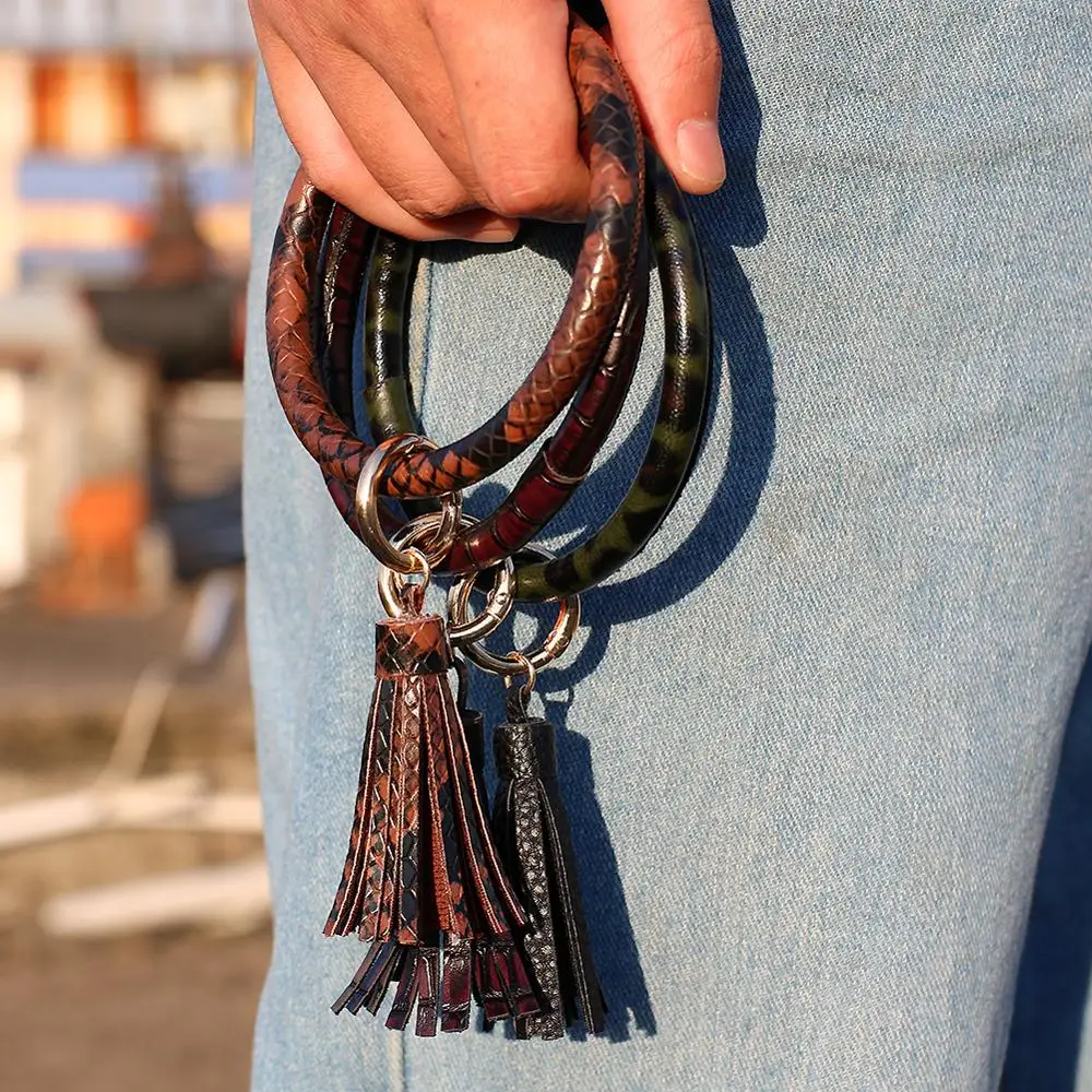 

Artilady Leather Bangle Keychain for Women Leopard Keyring Bracelet O KeyringJewelry Gift for Friends Drop Shipping