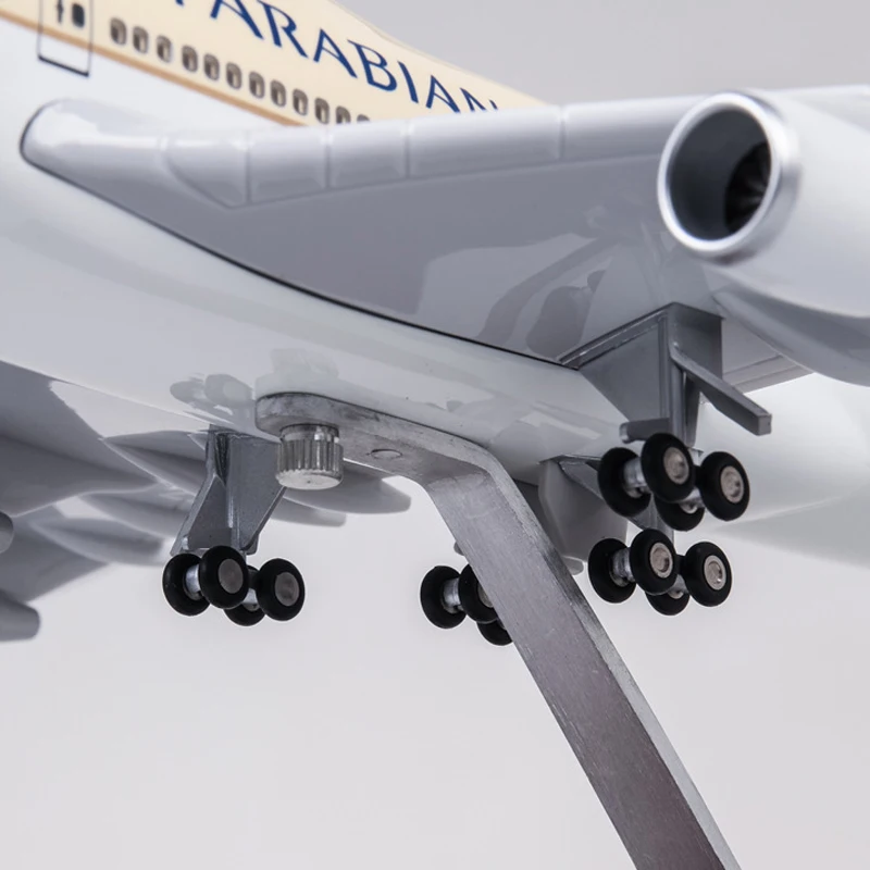 1/150 масштаб 47 см самолет Saudi Arabian Airlines B747-400 модель с легкими колесами литой под давлением пластиковый самолет для коллекционного подарка