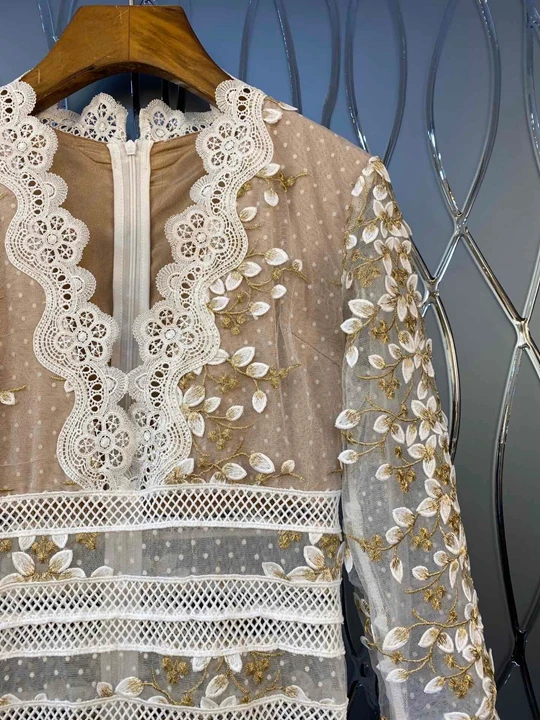 The new autumn and winter women's temperament V-neck embroidered gauze dress 1103
