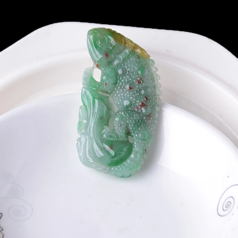 

2019 new natural old pit ice three color emerald lizard pendant Myanmar A cargo pendant to send a certificate